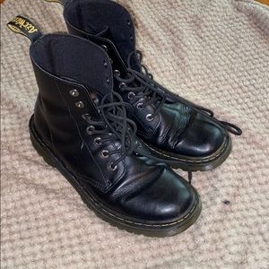 Black Doc Martens women’s 9